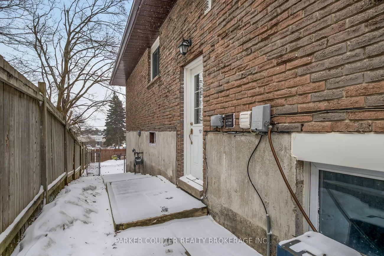 83, Daphne, Cundles East, Barrie