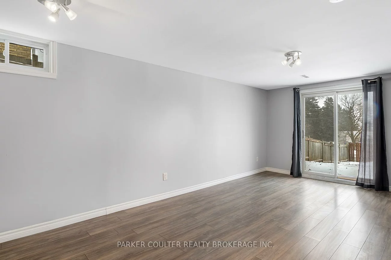 83, Daphne, Cundles East, Barrie