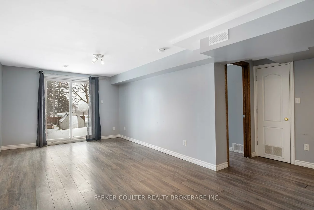 83, Daphne, Cundles East, Barrie