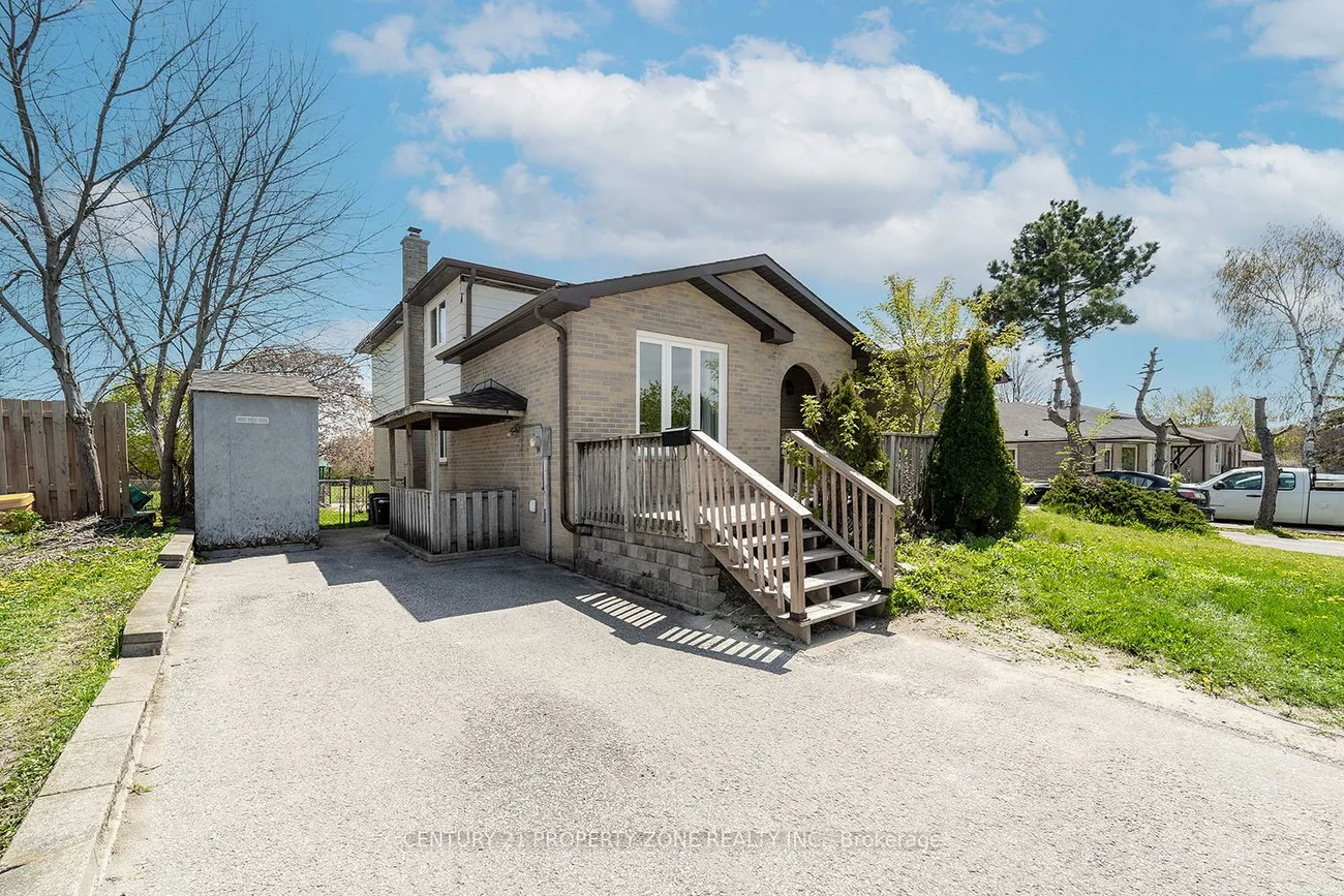 39, SYLVIA, Grove East, Barrie