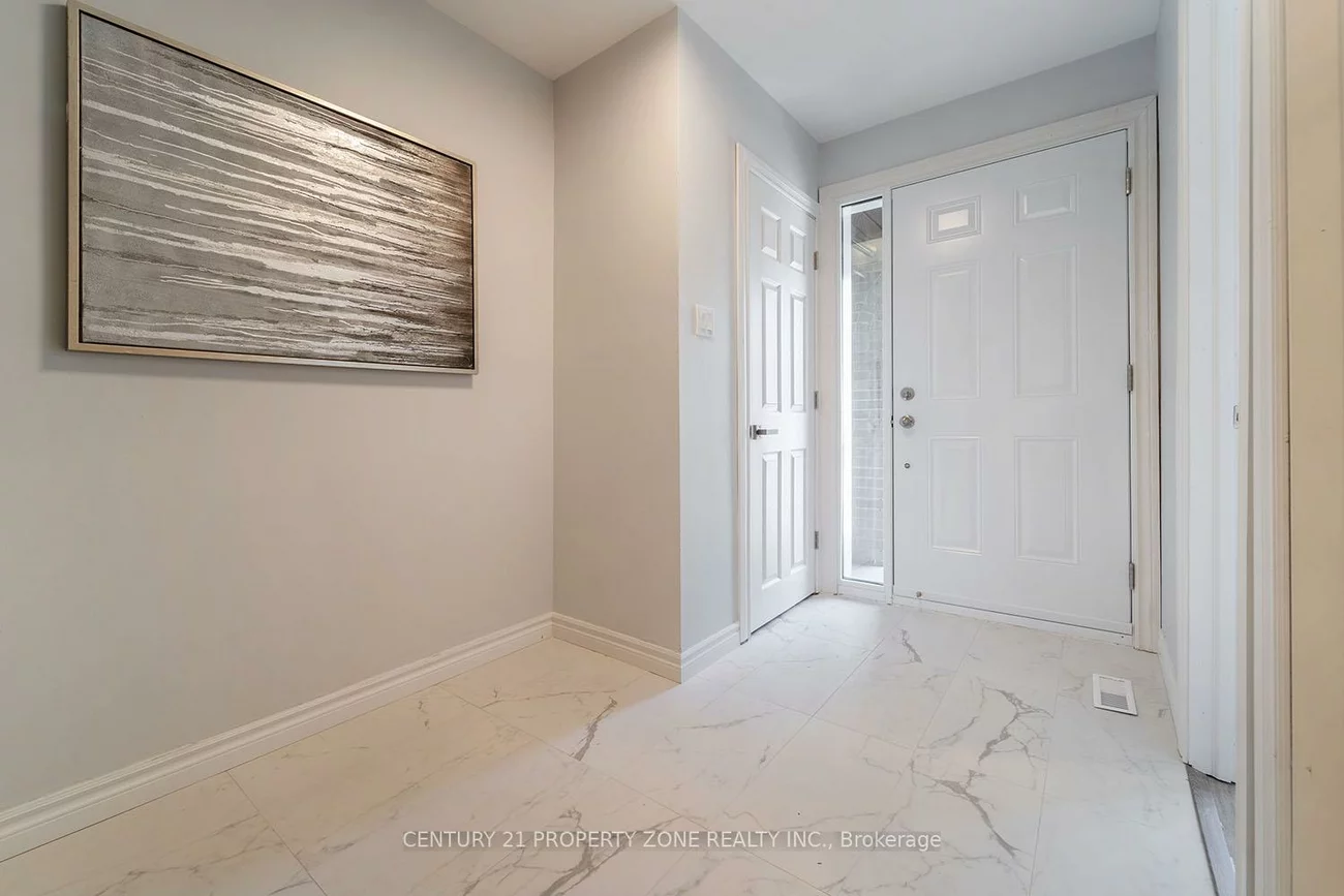 39, SYLVIA, Grove East, Barrie