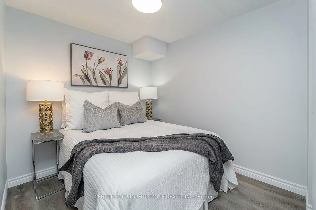 39, SYLVIA, Grove East, Barrie