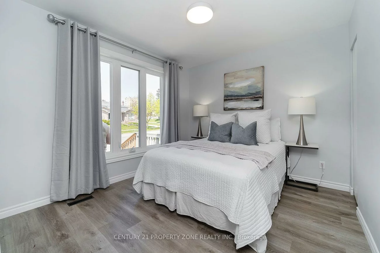 39, SYLVIA, Grove East, Barrie