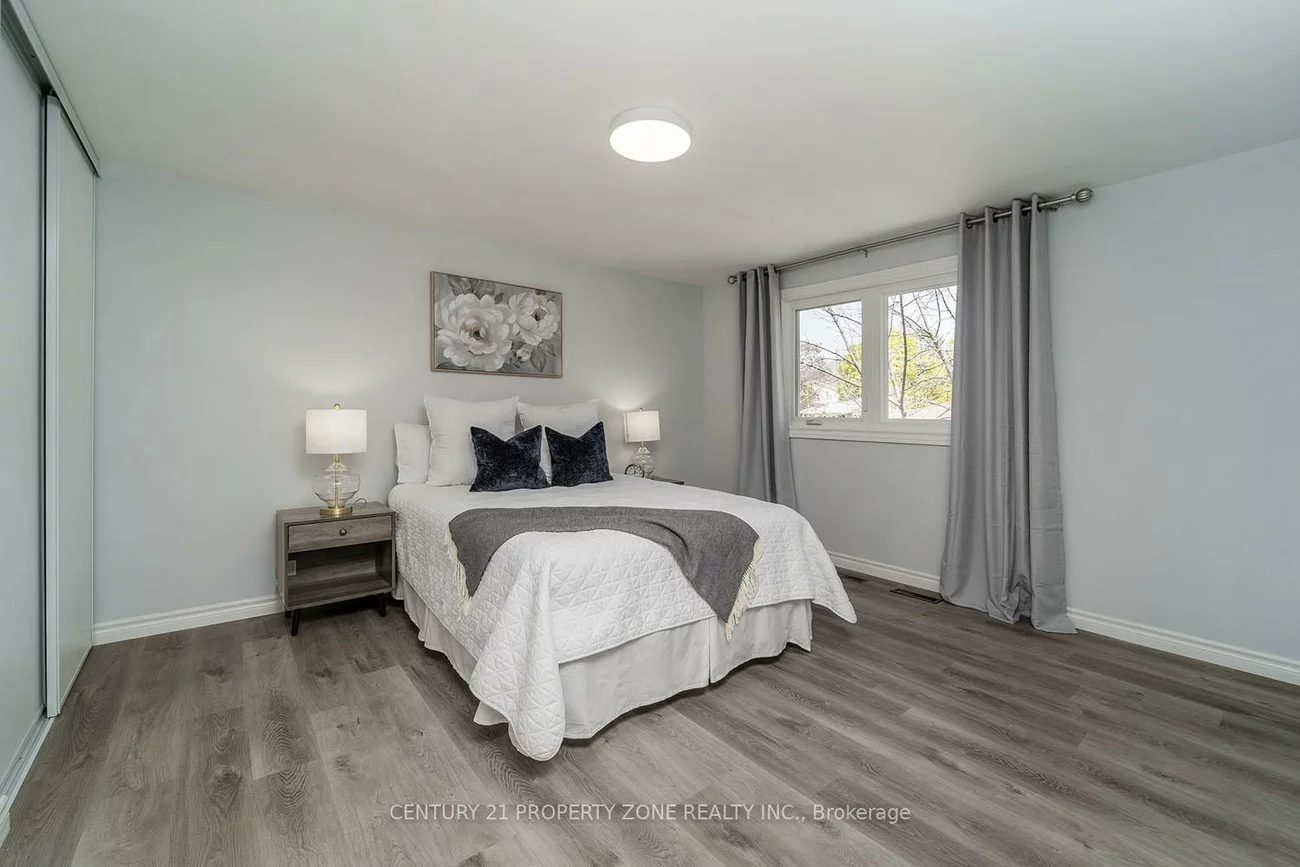 39, SYLVIA, Grove East, Barrie