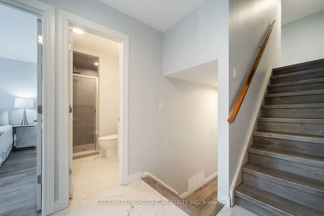 39, SYLVIA, Grove East, Barrie