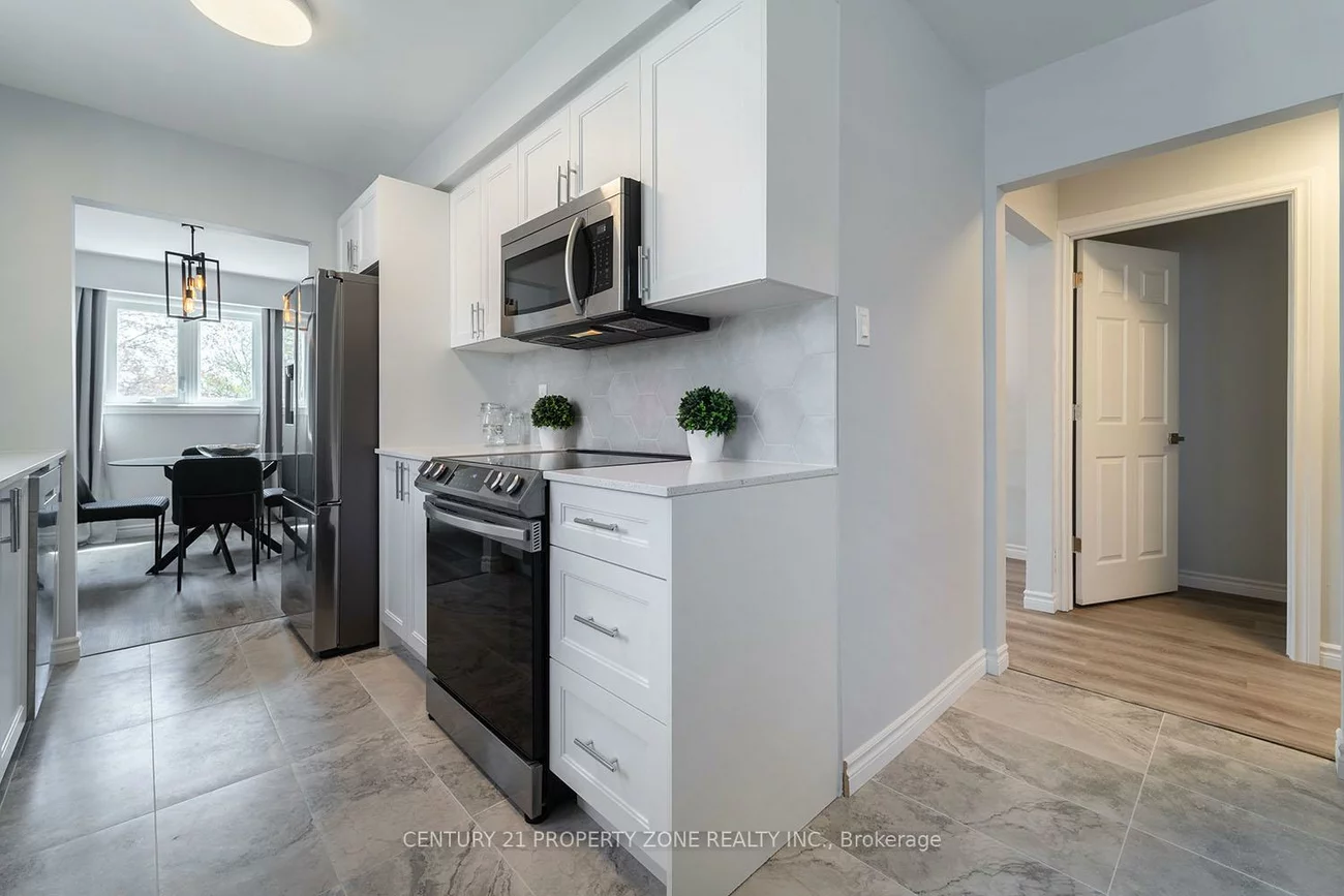 39, SYLVIA, Grove East, Barrie