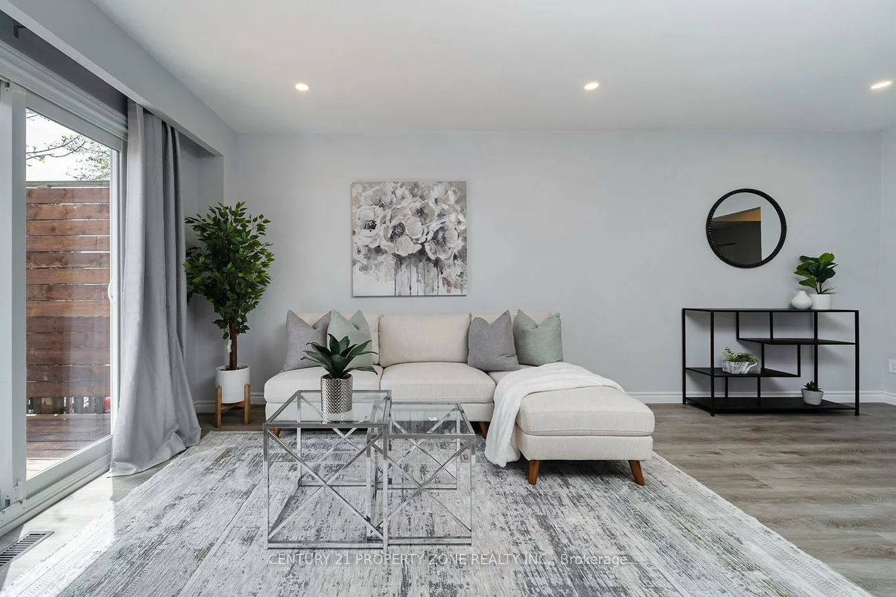 39, SYLVIA, Grove East, Barrie