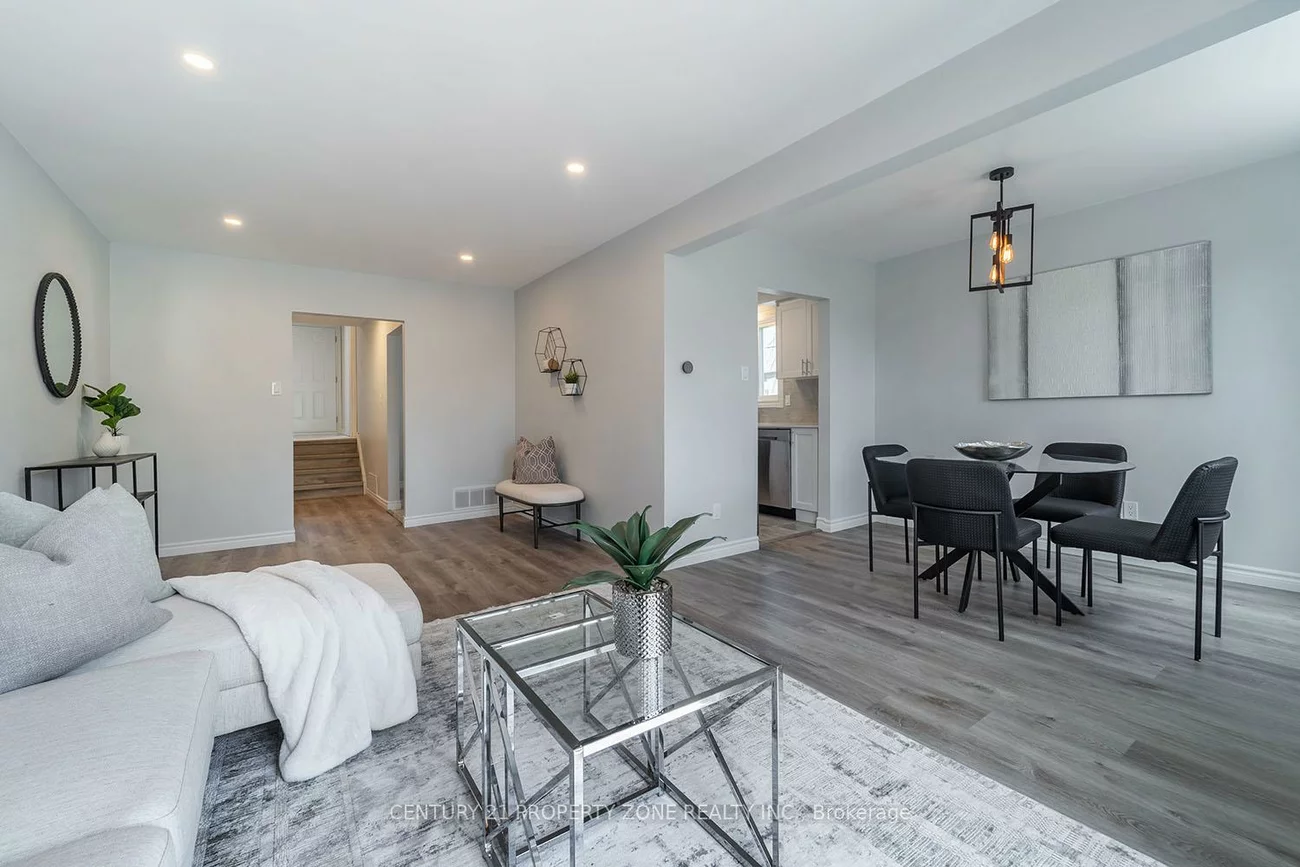 39, SYLVIA, Grove East, Barrie