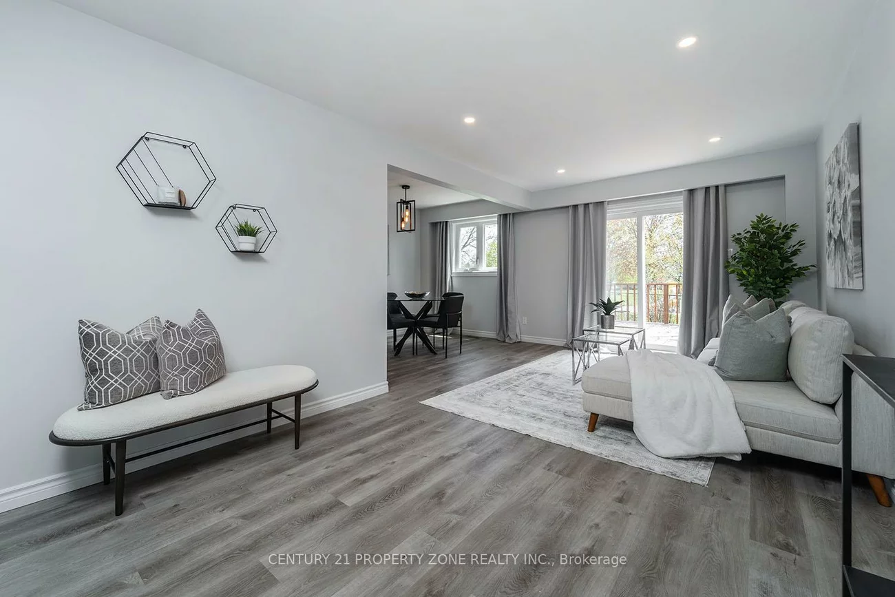 39, SYLVIA, Grove East, Barrie