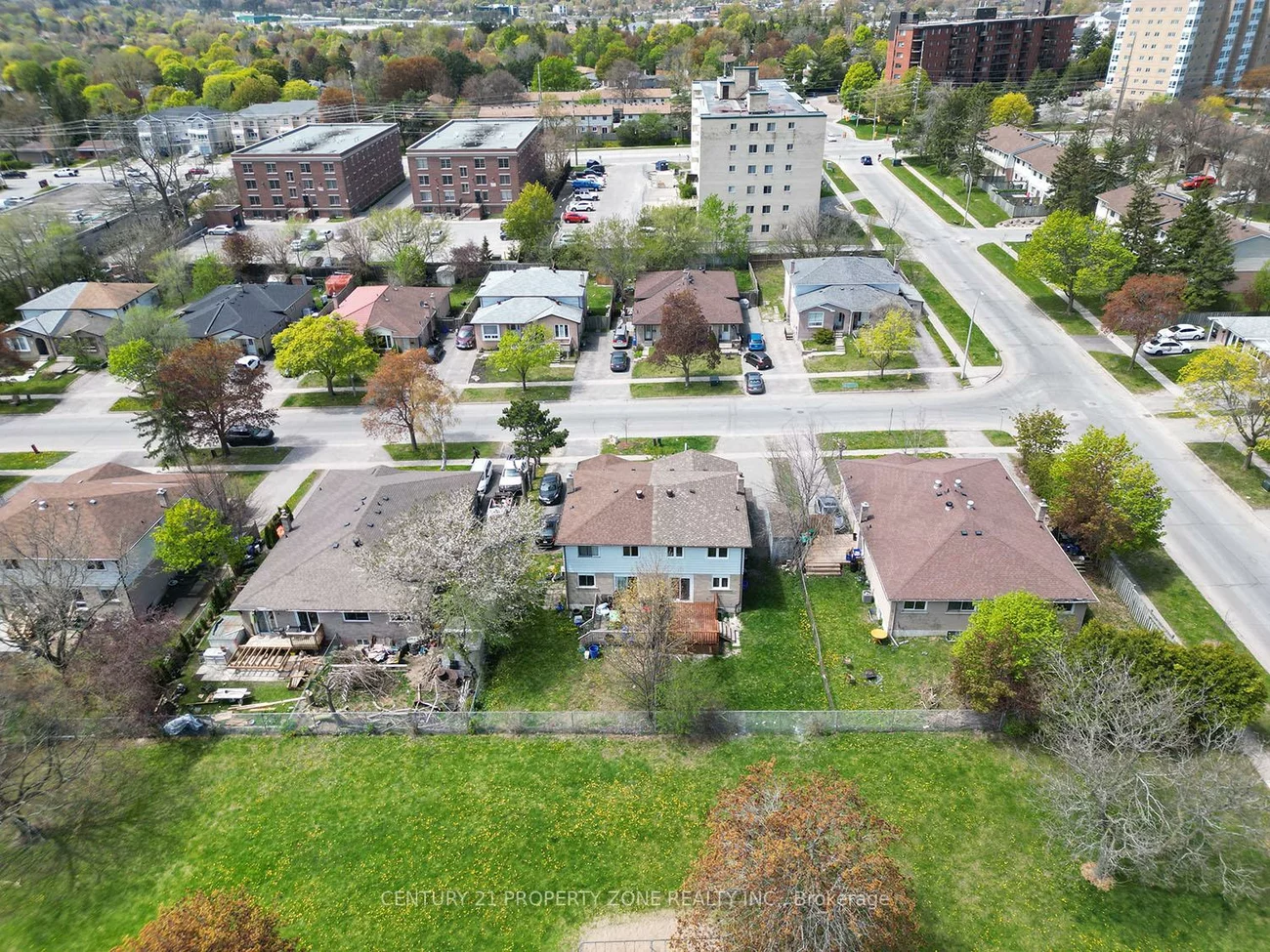 39, SYLVIA, Grove East, Barrie