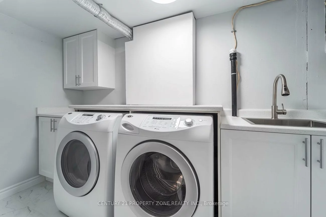 39, SYLVIA, Grove East, Barrie