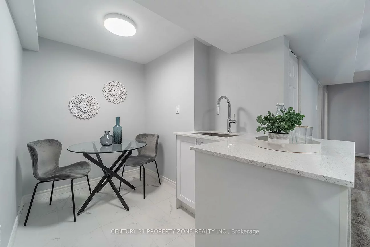 39, SYLVIA, Grove East, Barrie