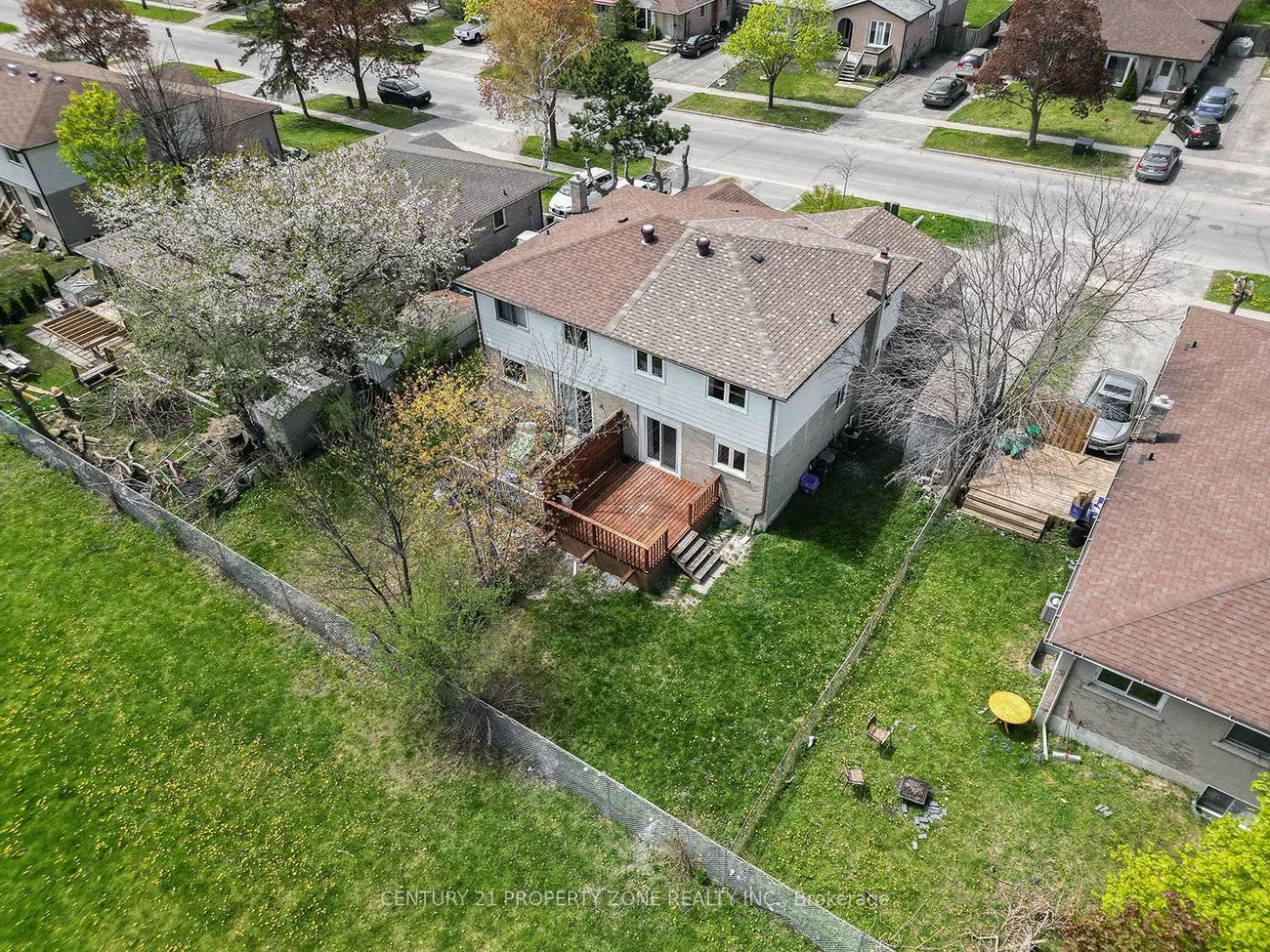 39, SYLVIA, Grove East, Barrie