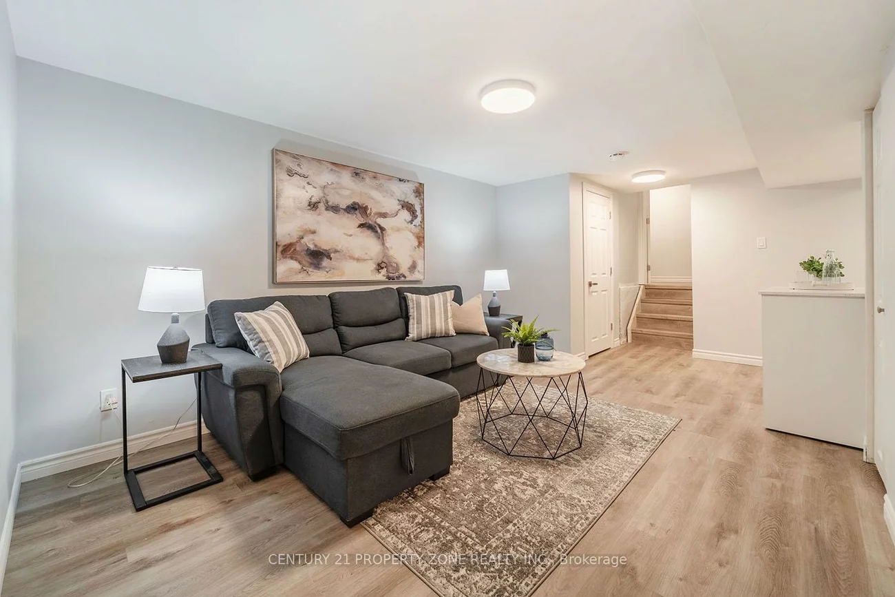 39, SYLVIA, Grove East, Barrie