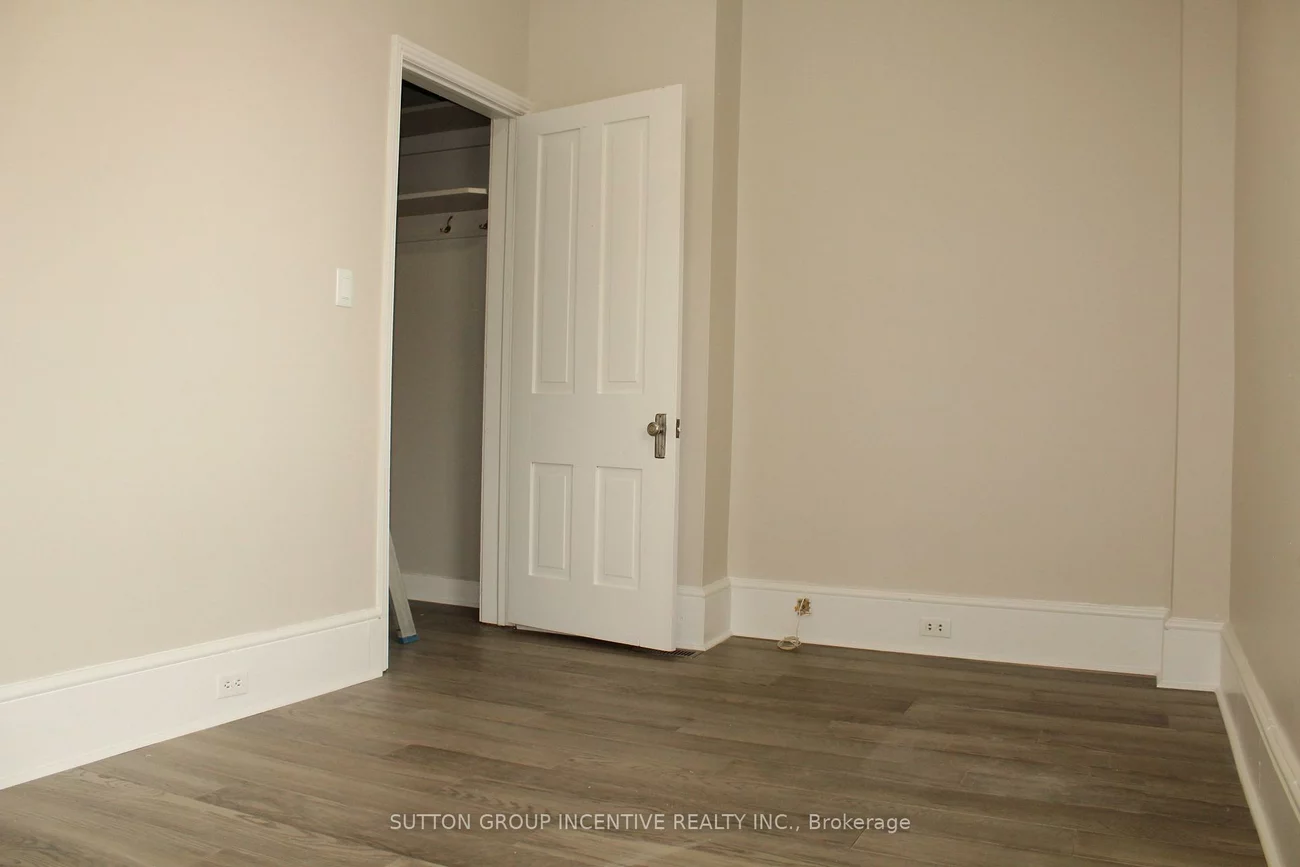 166, Collier, Codrington, Barrie