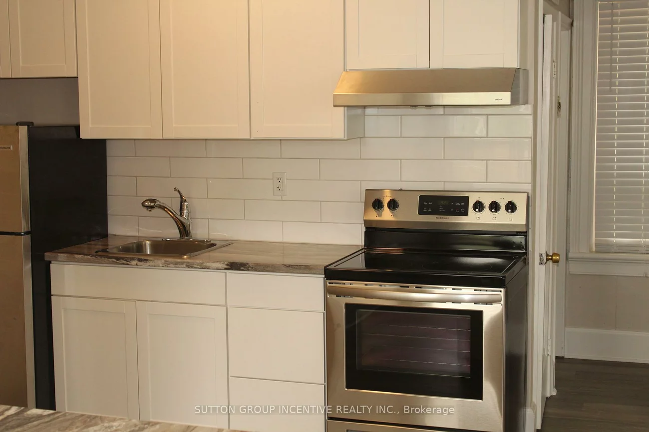 166, Collier, Codrington, Barrie