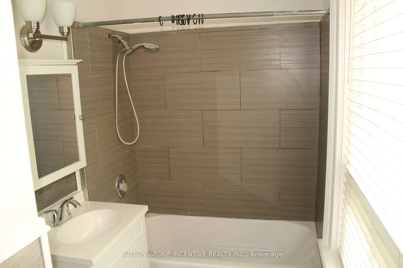 166, Collier, Codrington, Barrie