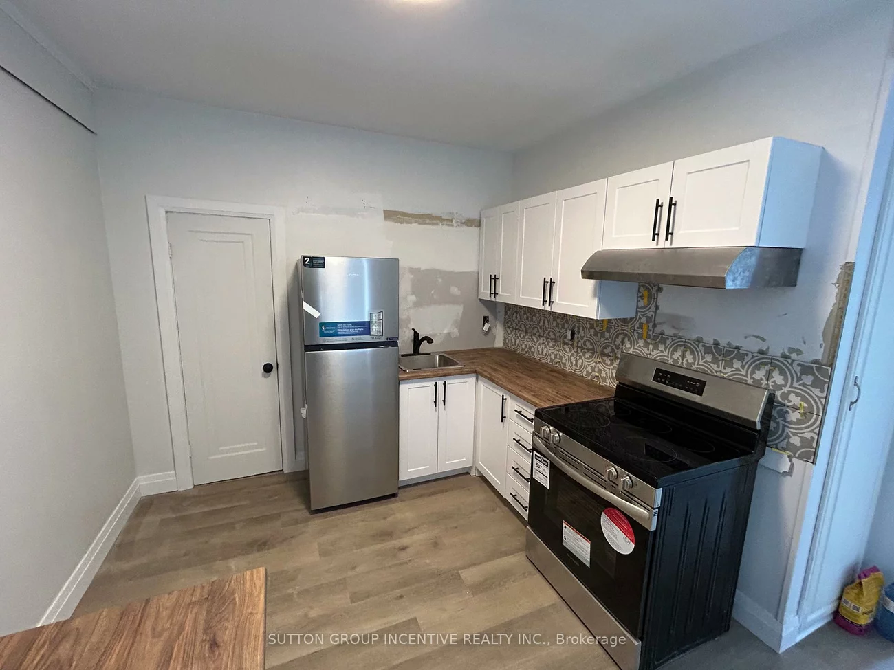 166, Collier, Codrington, Barrie