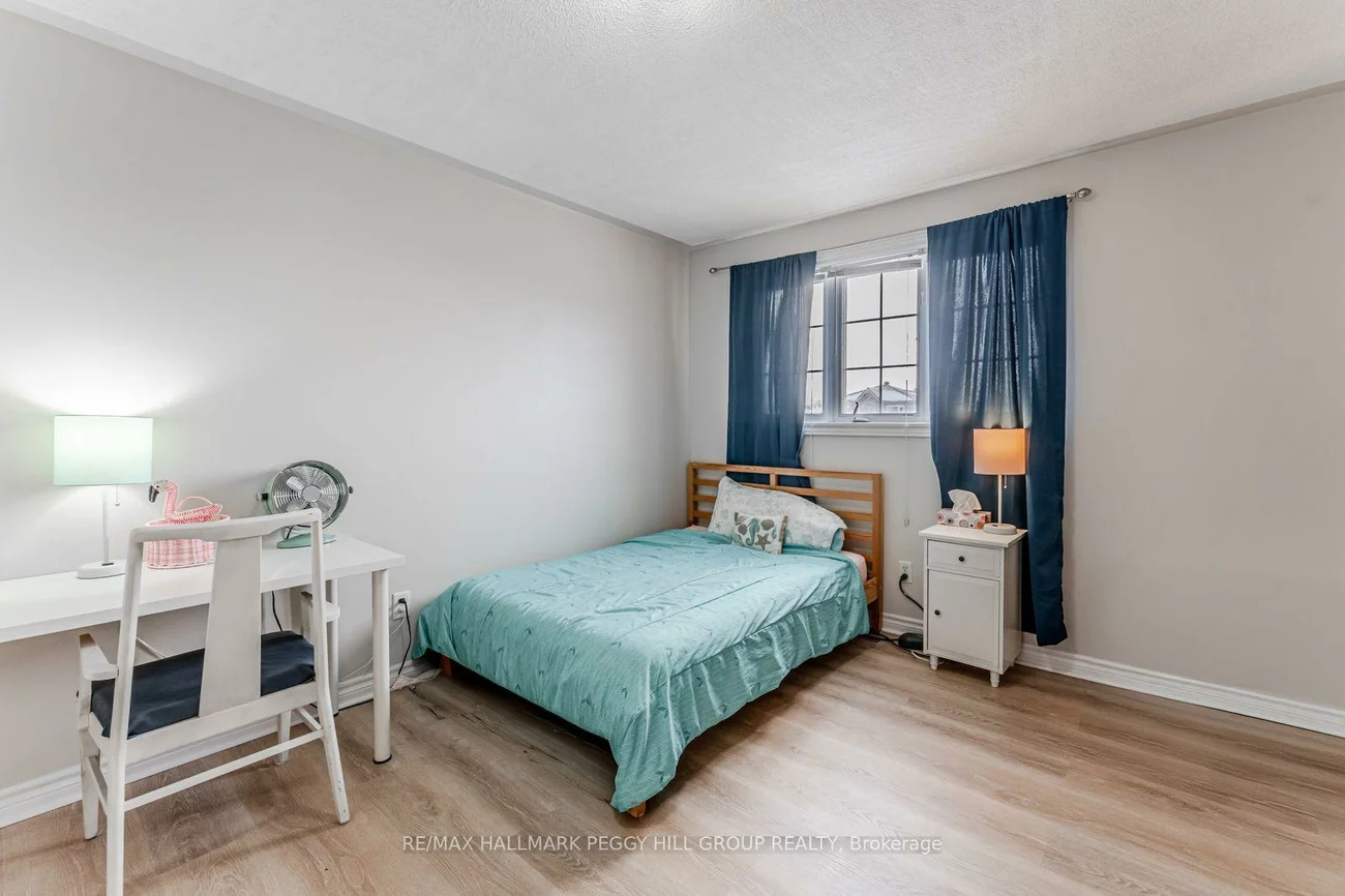 26, Kenwell, Holly, Barrie
