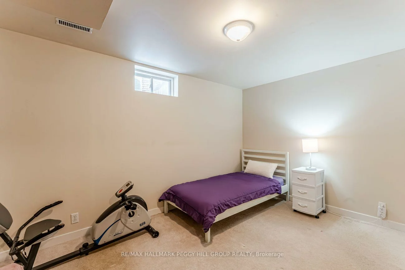 26, Kenwell, Holly, Barrie