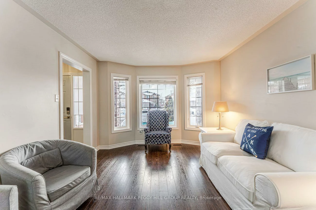 26, Kenwell, Holly, Barrie