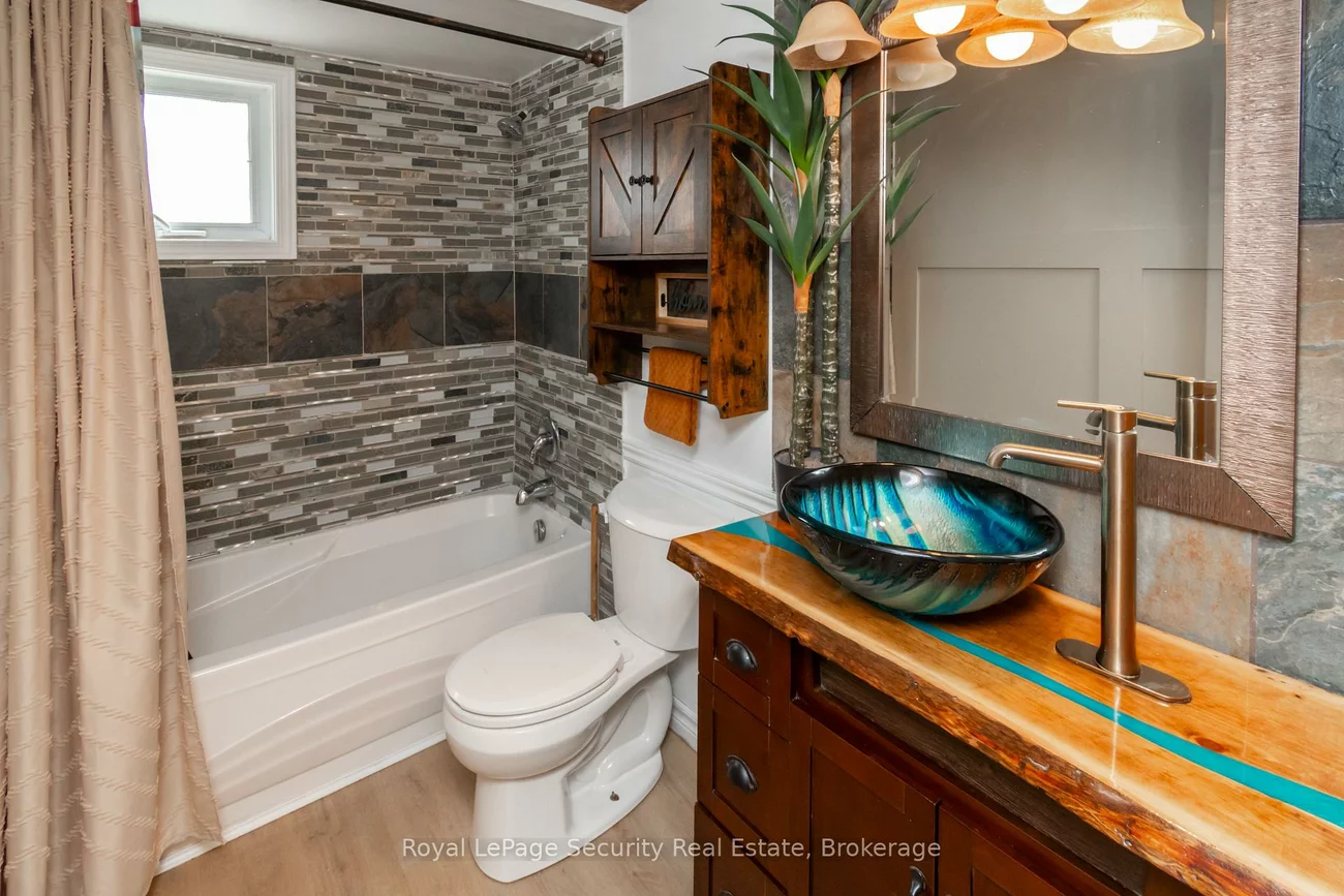 73, College, Grove East, Barrie