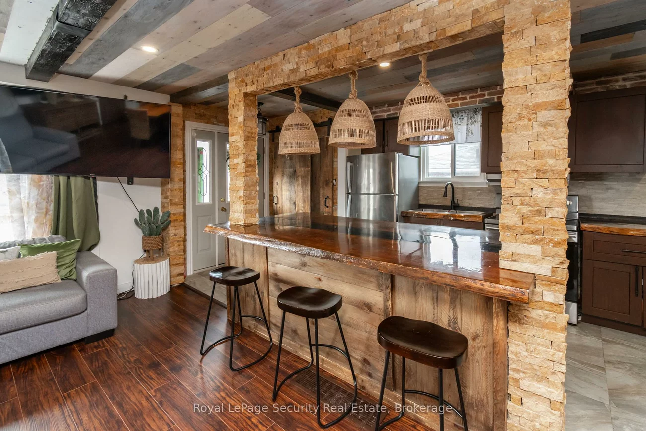 73, College, Grove East, Barrie