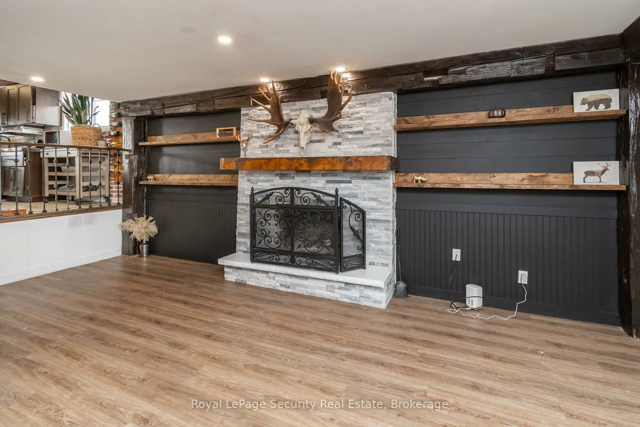 73, College, Grove East, Barrie