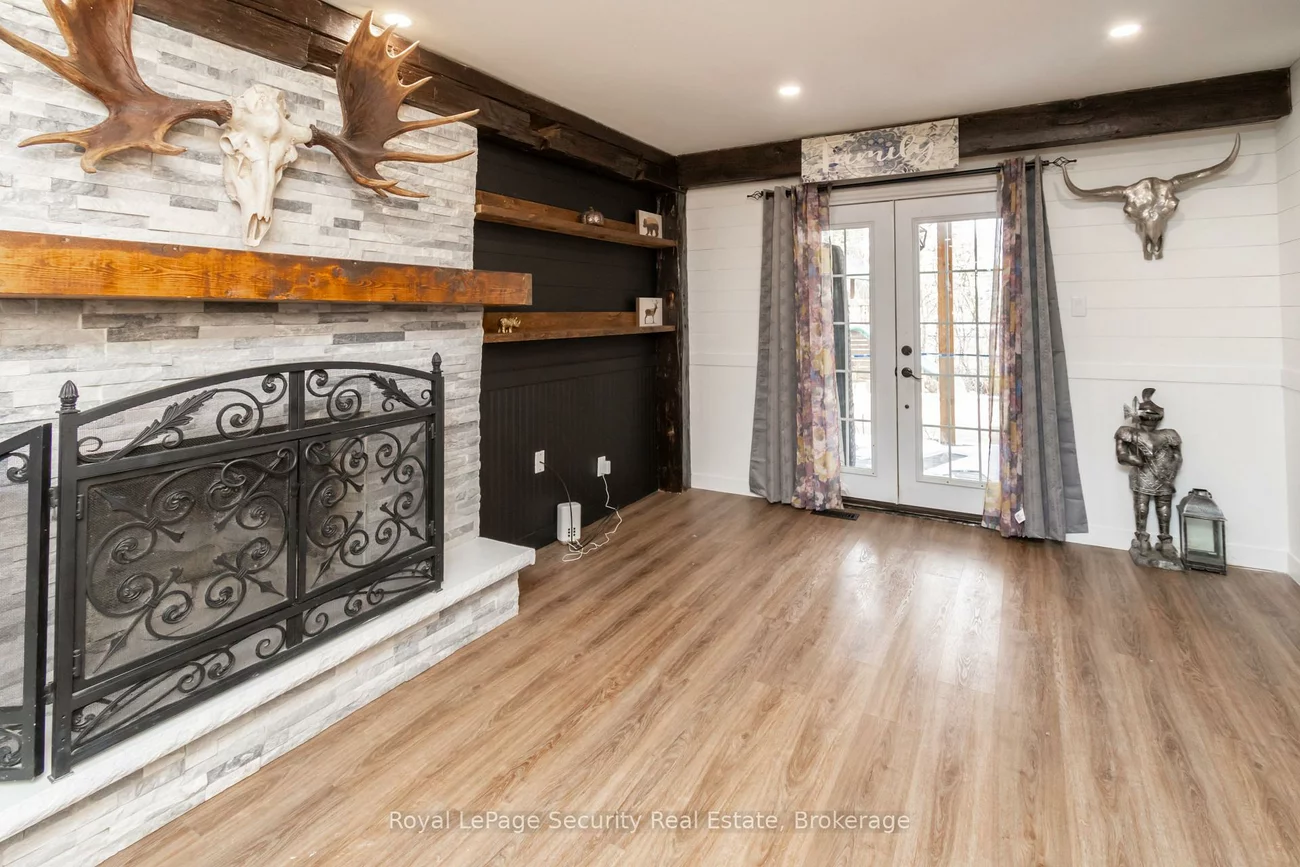 73, College, Grove East, Barrie