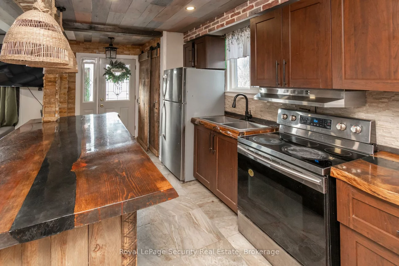 73, College, Grove East, Barrie