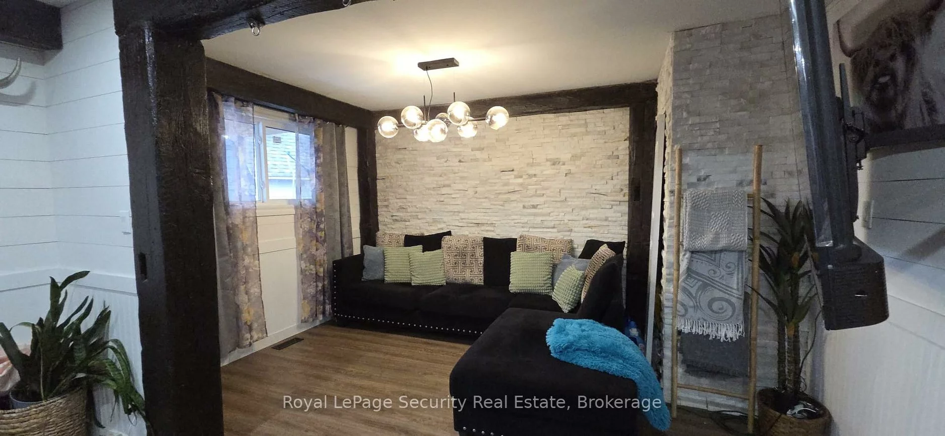 73, College, Grove East, Barrie