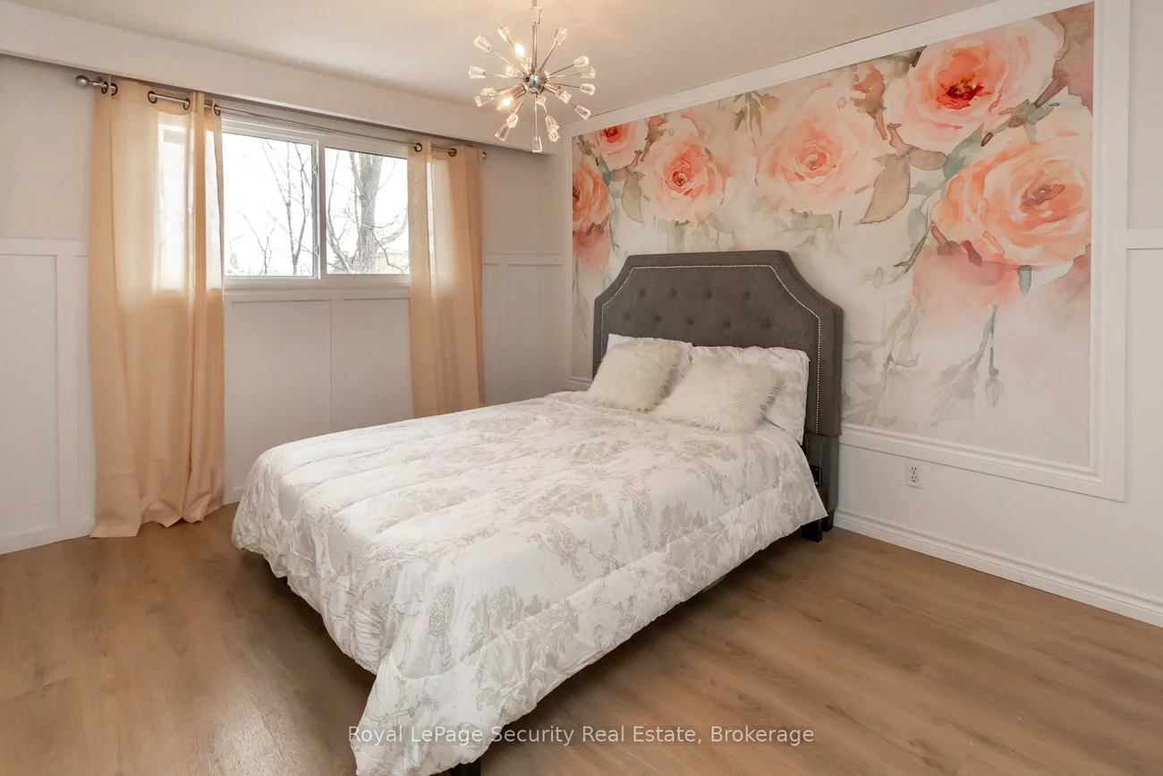 73, College, Grove East, Barrie