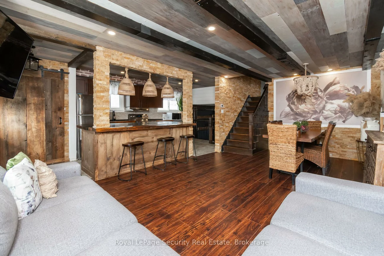 73, College, Grove East, Barrie