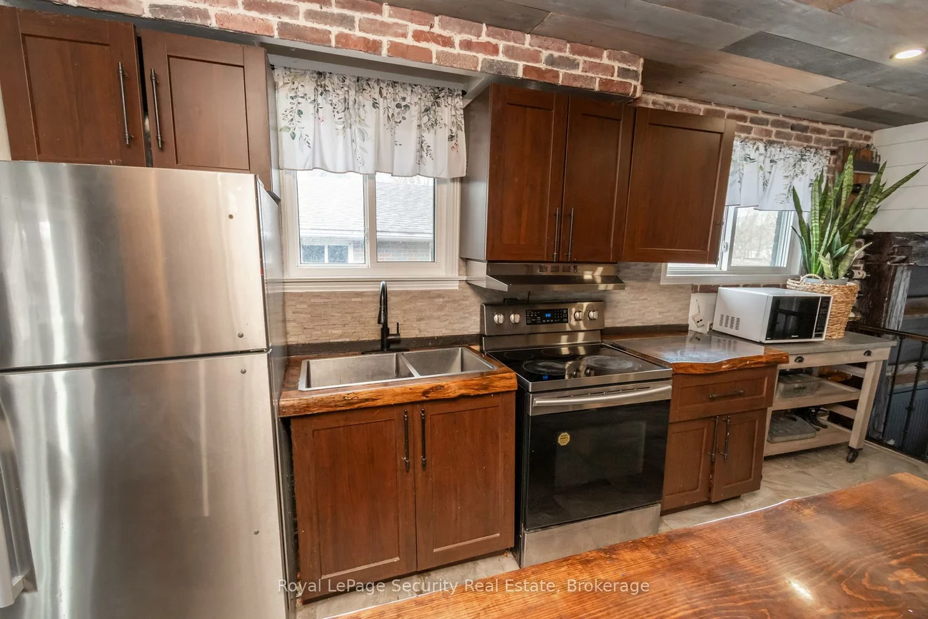 73, College, Grove East, Barrie