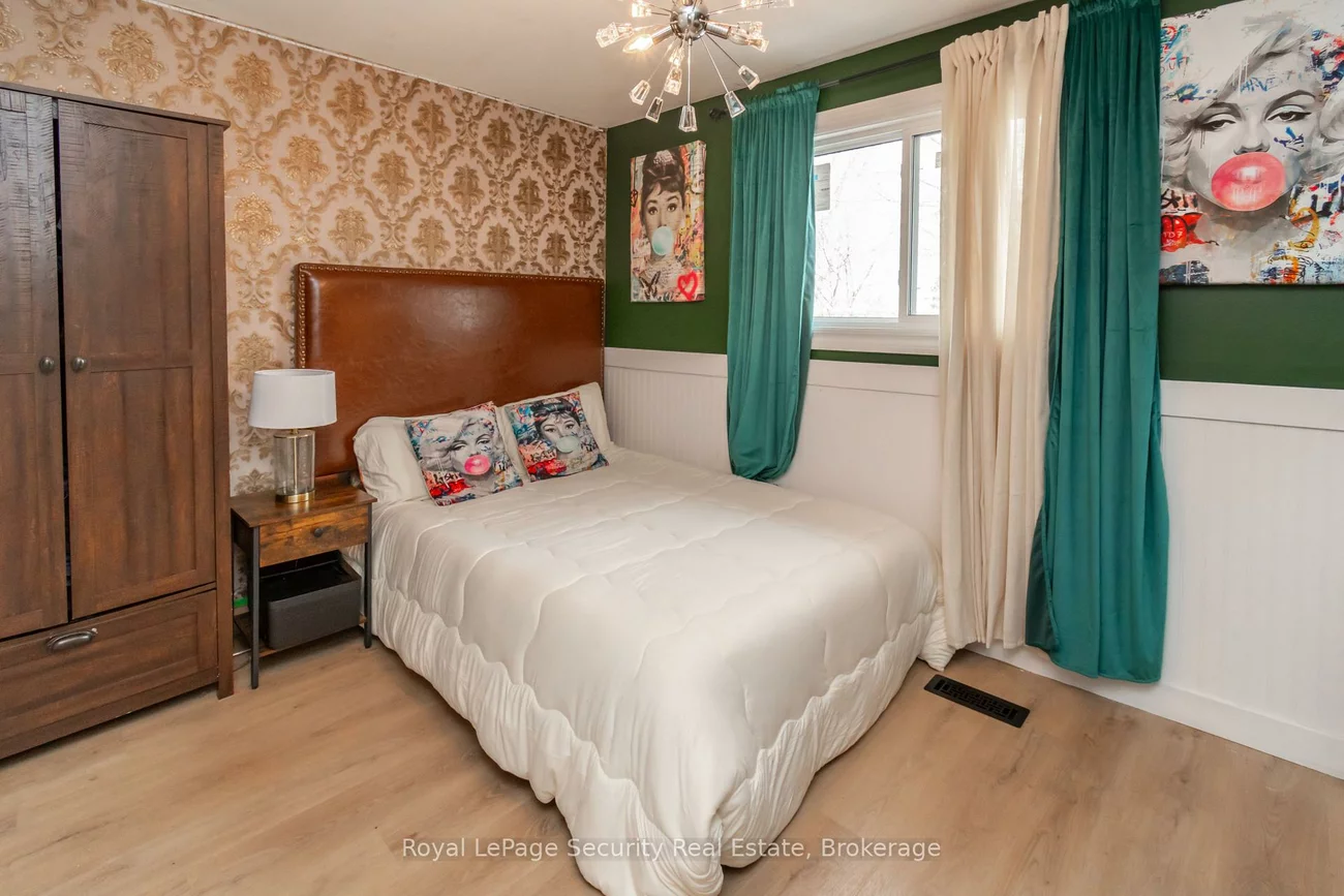 73, College, Grove East, Barrie