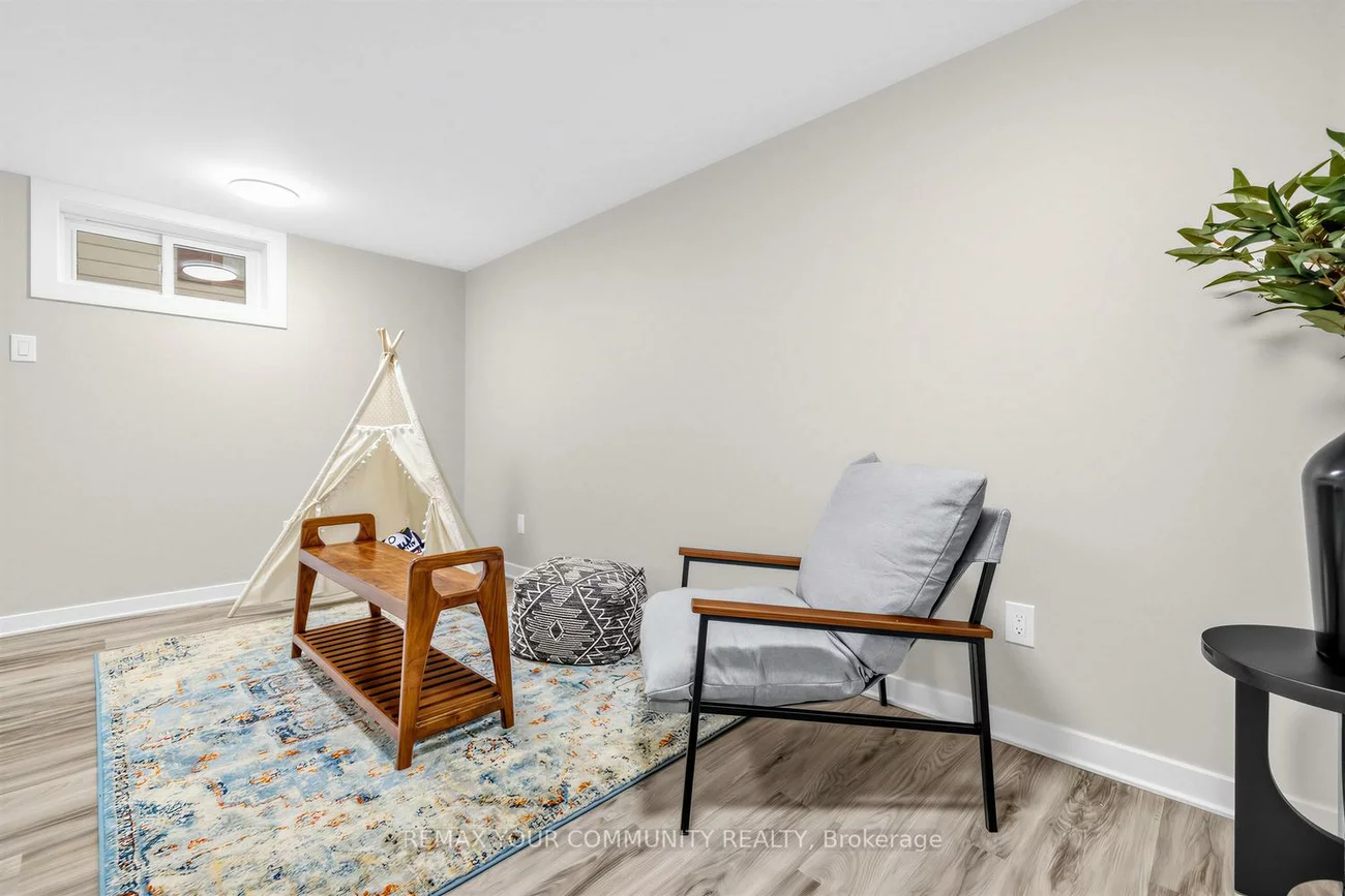 6, Newton, Wellington, Barrie