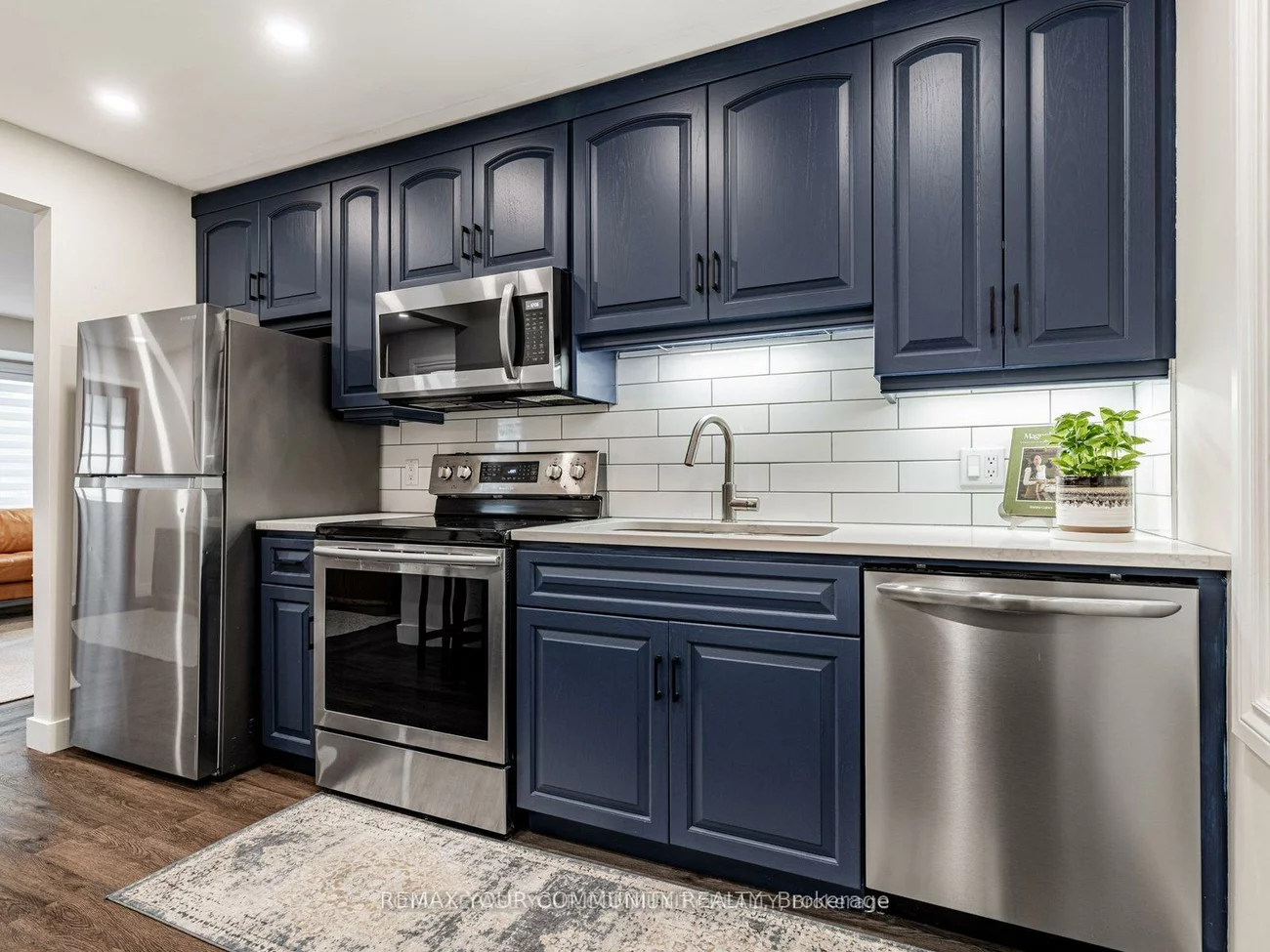 6, Newton, Wellington, Barrie