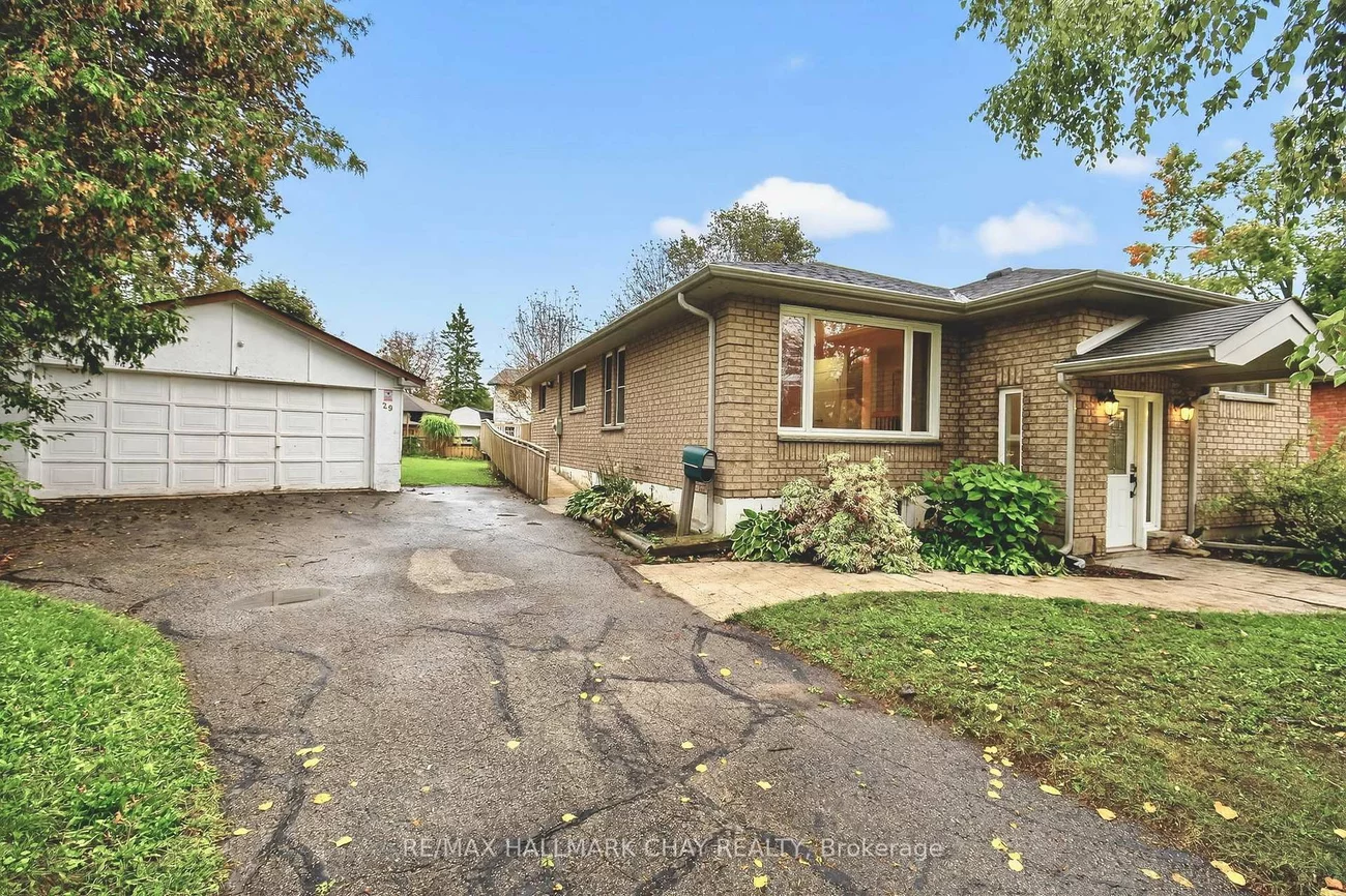 29, Oakley Park, Wellington, Barrie