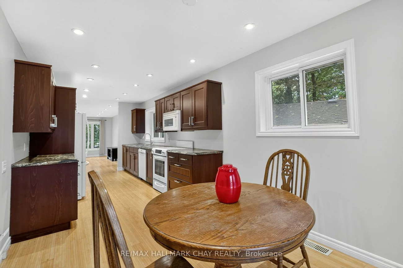 29, Oakley Park, Wellington, Barrie