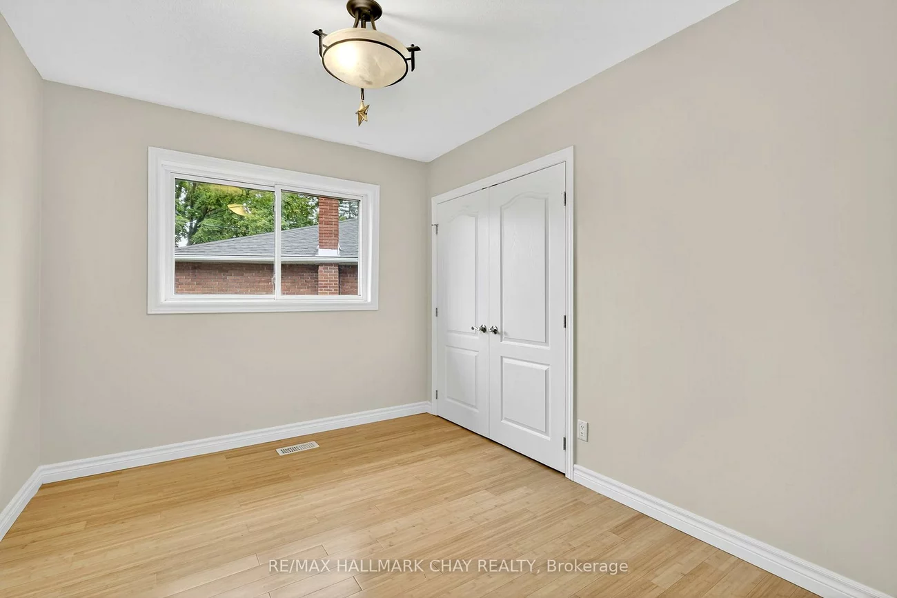 29, Oakley Park, Wellington, Barrie