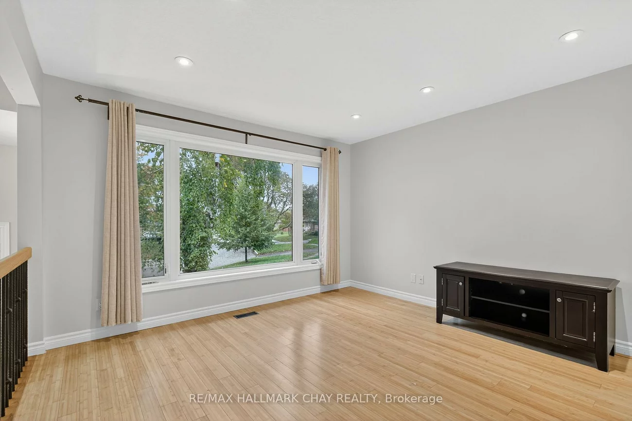 29, Oakley Park, Wellington, Barrie