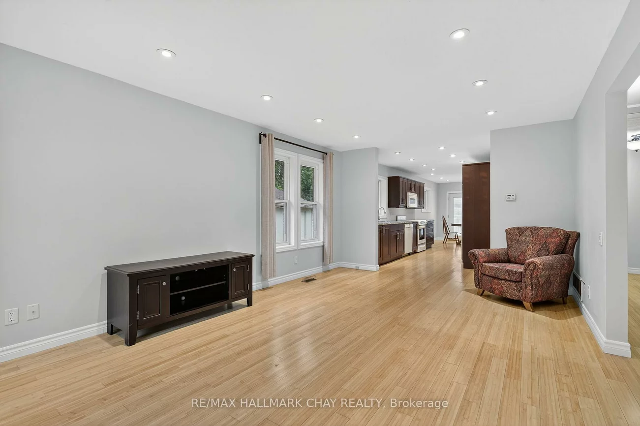 29, Oakley Park, Wellington, Barrie