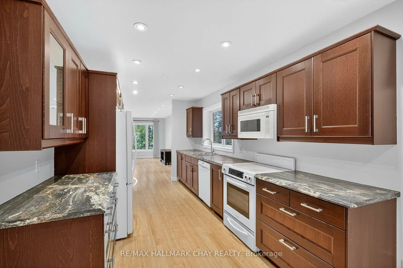 29, Oakley Park, Wellington, Barrie