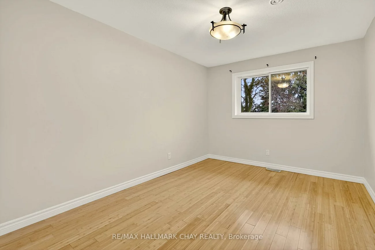 29, Oakley Park, Wellington, Barrie