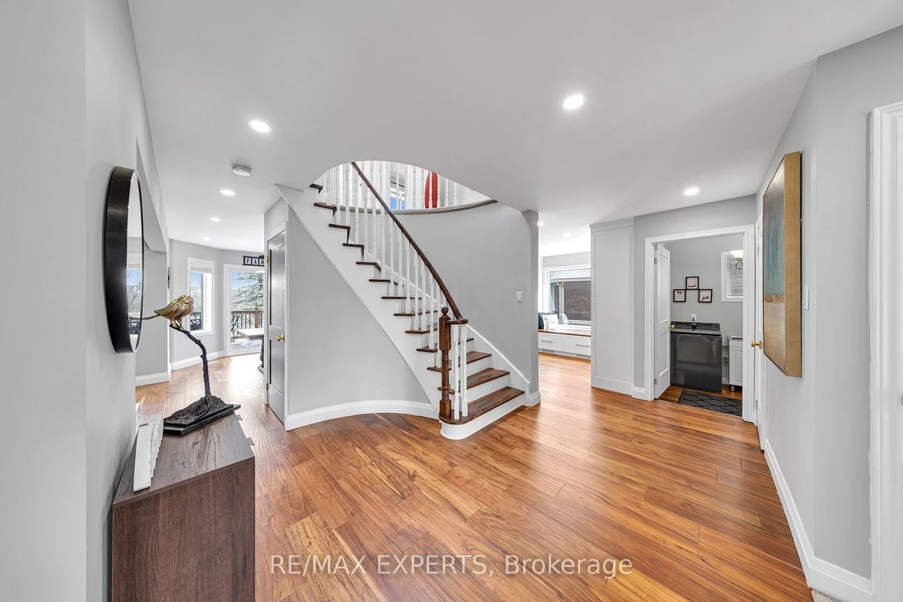 28, Bishop, Ardagh, Barrie