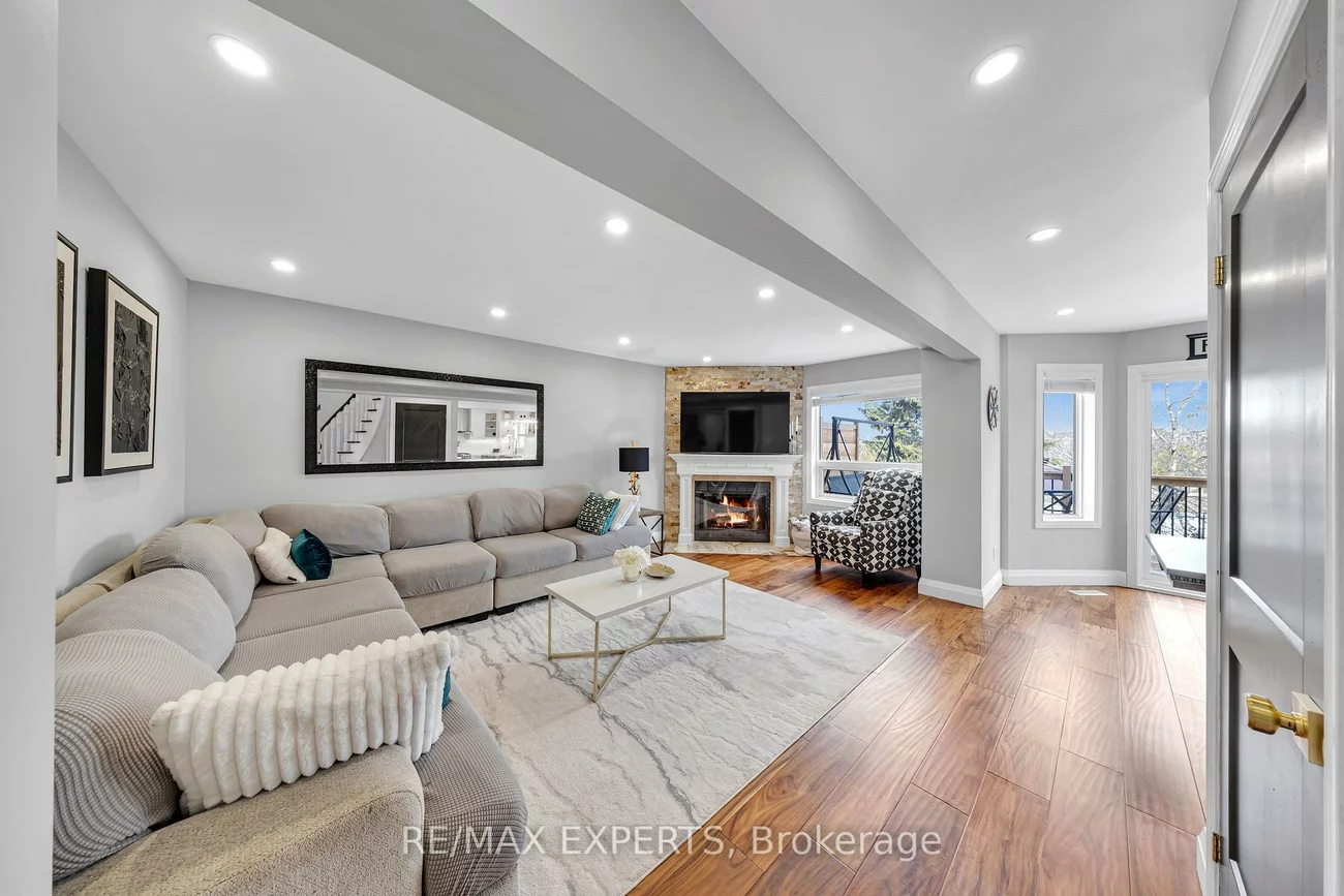 28, Bishop, Ardagh, Barrie