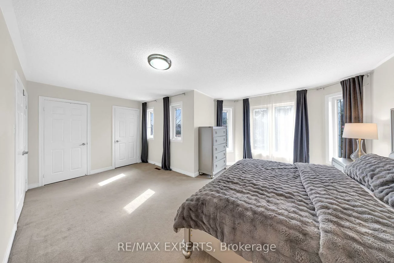 28, Bishop, Ardagh, Barrie