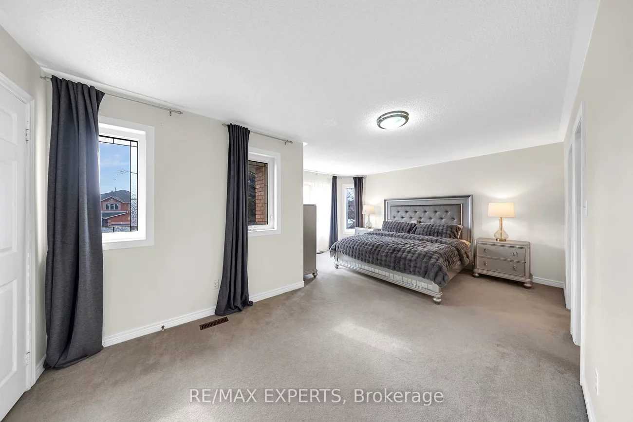 28, Bishop, Ardagh, Barrie