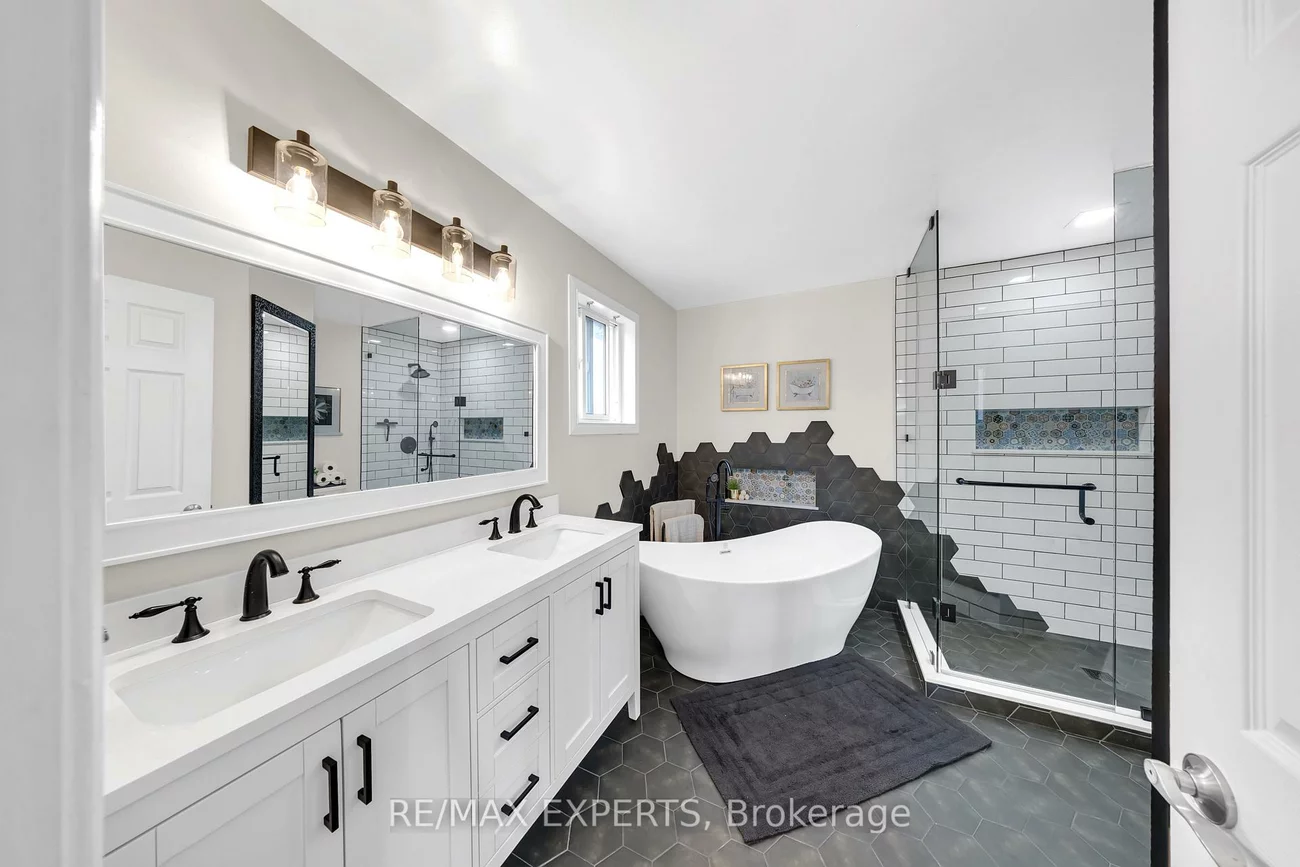 28, Bishop, Ardagh, Barrie