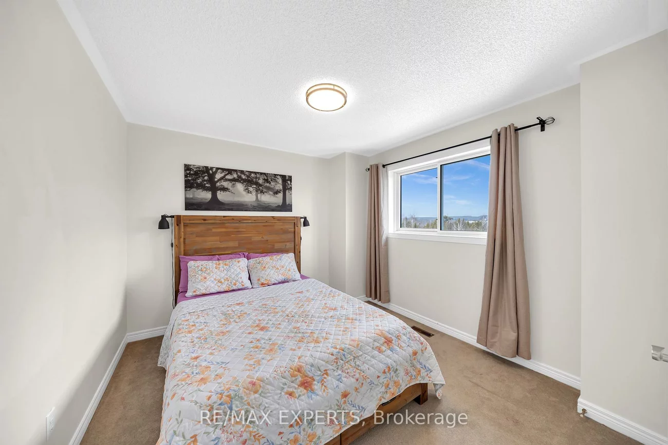 28, Bishop, Ardagh, Barrie